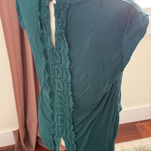 Daniel Rainn Emerald Green Top with Crochet Neckline Large - Picture 5 of 9